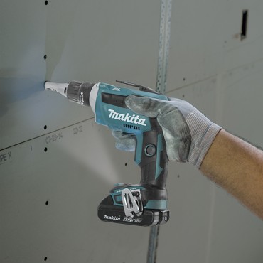 Aparafusadora Makita 18V sem bateria com mala